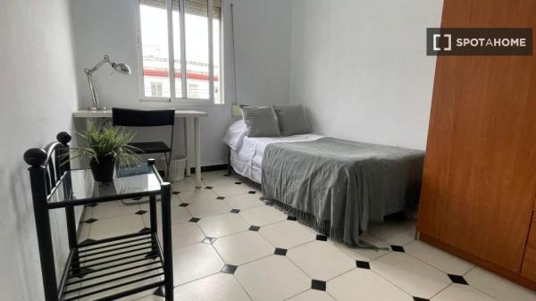 Room in shared apartment in Sevilla