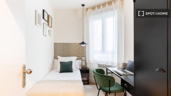 Room in shared apartment in Bilbao