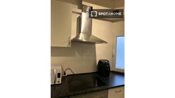 Room for rent in 5-bedroom apartment in Benalua, Alicante