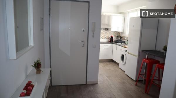 Quarto para alugar em apartamento de 4 quartos em Sevilha