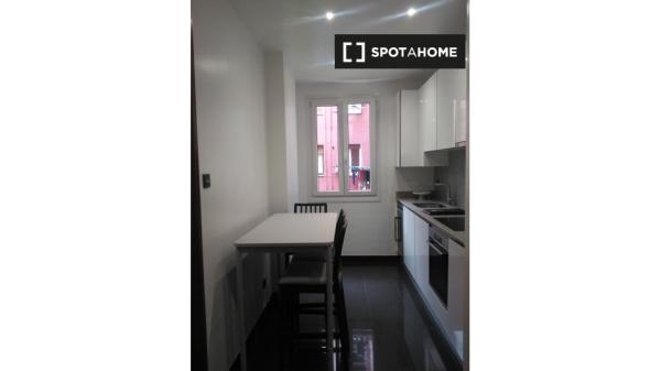 Room for rent in 3-bedroom apartment in Bilbao