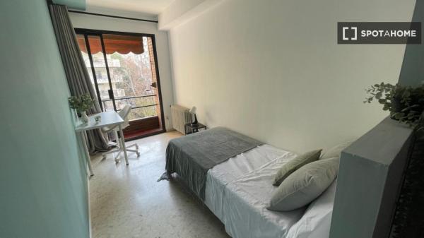 Quarto em apartamento compartilhado em Sevilla