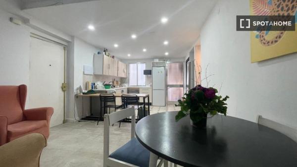 Quarto em apartamento compartilhado em Sevilla