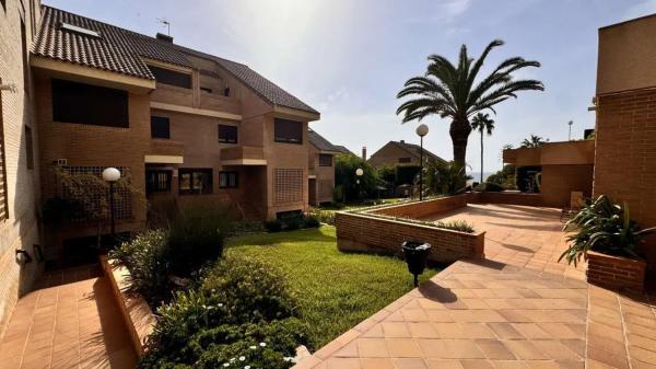 Chalet pareado en avenida de la Costa Blanca