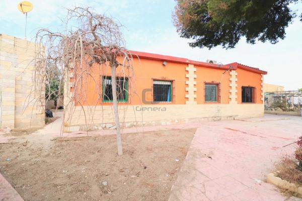 Casa independiente en calle Luis Alberola Ferrándiz