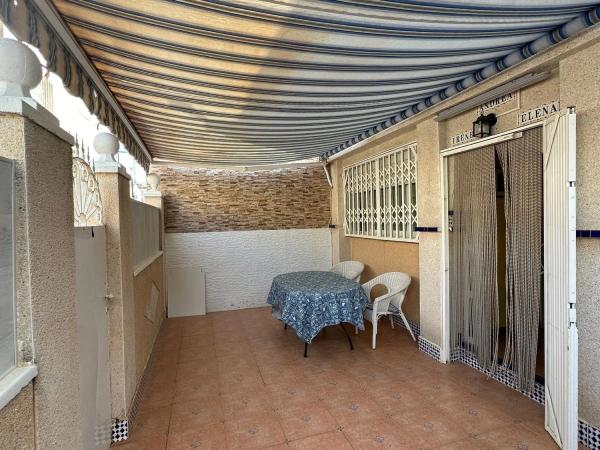 Chalet pareado en C. Laguna Verde