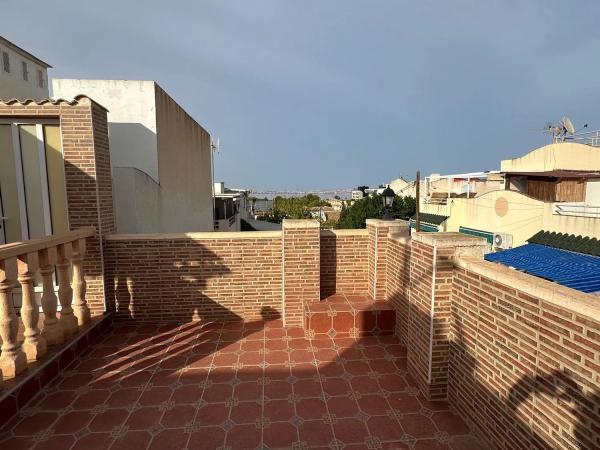 Chalet pareado en C. Laguna Verde