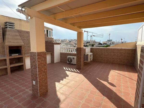 Chalet pareado en C. Laguna Verde