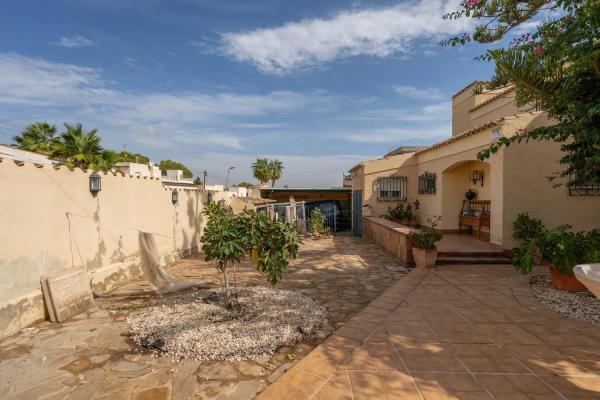 Casa independiente en avenida Elche Bal