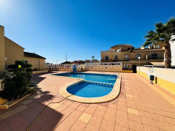 Chalet adosado en calle Camilo José Cela