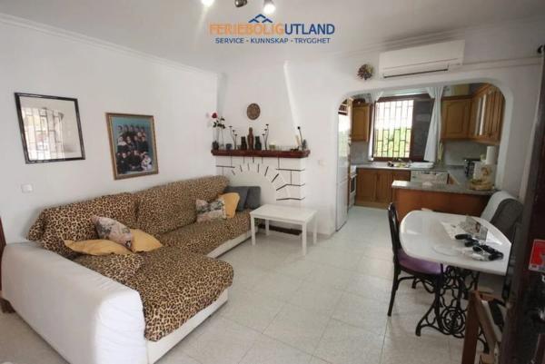 Chalet pareado en calle Bajamar, 25