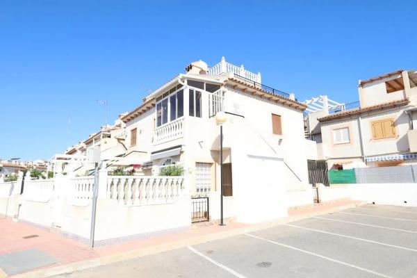 Casa independiente en calle Lisboa