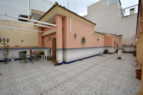 Casa independiente en calle Lepanto