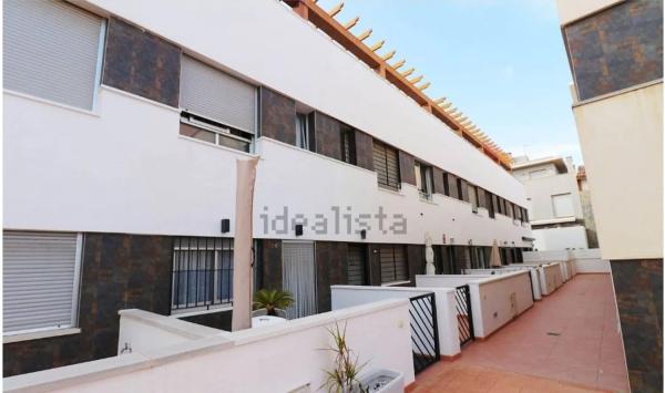 Chalet adosado en calle Corts Valencianes, 128