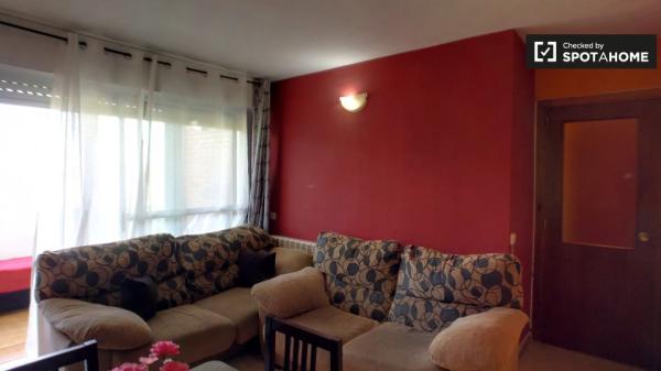 Tidy room for rent in 5-bedroom apartment in Alcalá