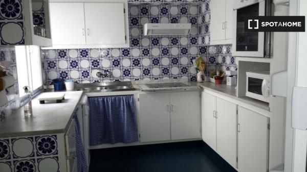 Quarto para alugar em apartamento de 6 quartos em Madrid