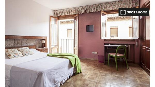 Quarto para alugar em apartamento de 6 quartos em Madrid