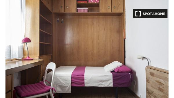 Chambre à louer dans un appartement de 6 chambres à Madrid