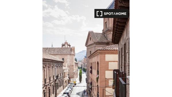 Chambre à louer dans un appartement de 6 chambres à Madrid