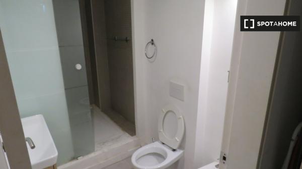 Apartamento entero de 2 dormitorios en Barcelona.