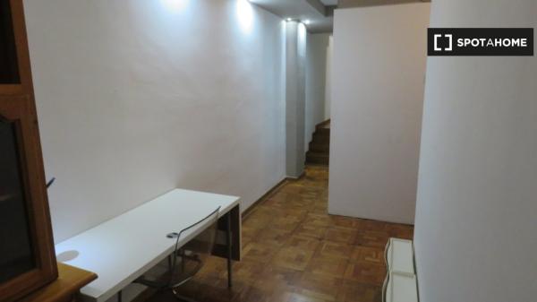 Apartamento entero de 2 dormitorios en Barcelona.