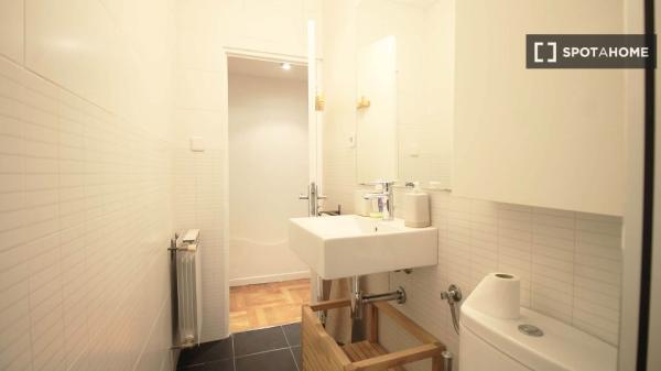 Apartamento de 2 dormitorios en alquiler en Justicia, Madrid