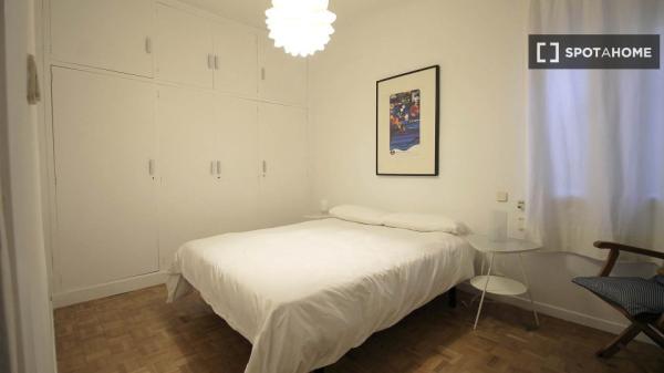 Apartamento de 2 dormitorios en alquiler en Justicia, Madrid