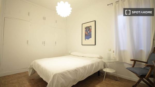 Apartamento de 2 dormitorios en alquiler en Justicia, Madrid