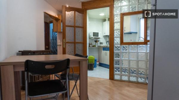 Estudio en alquiler en Les Roquetes, Barcelona