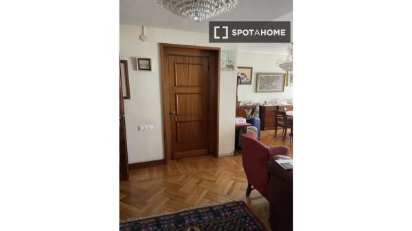 Room in shared apartment in Pamplona