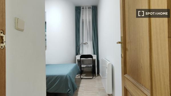 Room in shared apartment in Alcalá de Henares