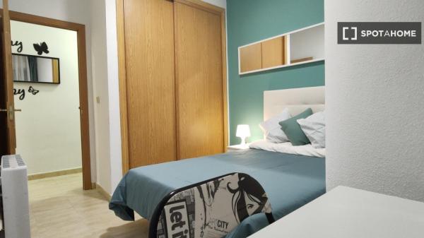 Room in shared apartment in Alcalá de Henares