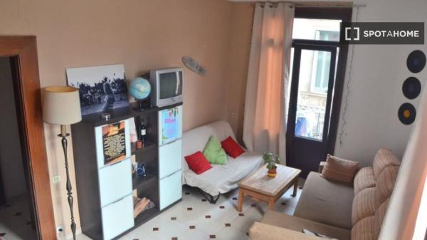 Habitación en piso compartido en barcelona.