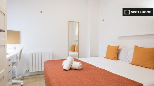 Chambre à louer dans un appartement de 6 chambres à Barcelone