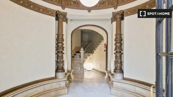 Chambre à louer dans un appartement de 5 chambres à Barcelone