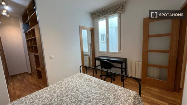 Apartamento de 2 dormitorios en alquiler en Sol, Madrid