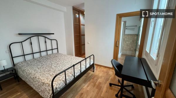 Apartamento de 2 dormitorios en alquiler en Sol, Madrid