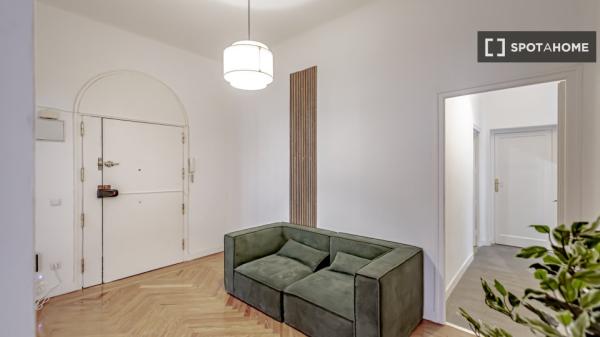 Room for rent in 8-bedroom apartment in Salamanca, Lisbon