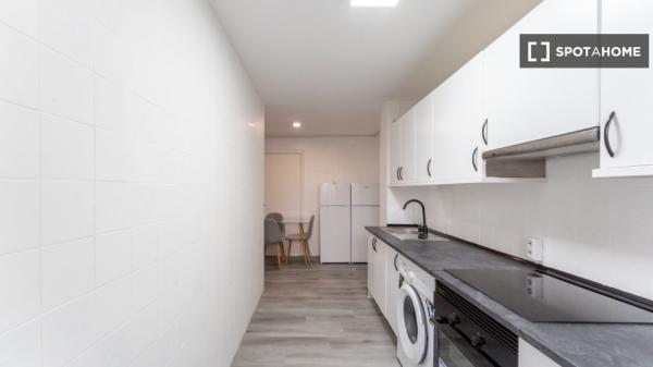 Quarto para alugar em apartamento de 5 quartos em Lisboa