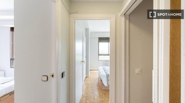 Quarto para alugar em apartamento de 5 quartos em Lisboa