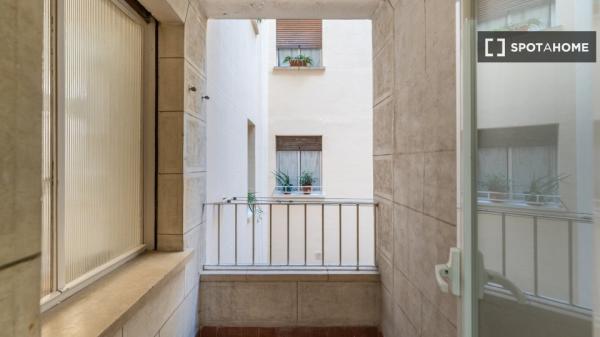 Zimmer zu vermieten in 11-Zimmer-Wohnung in Argüelles, Lissabon