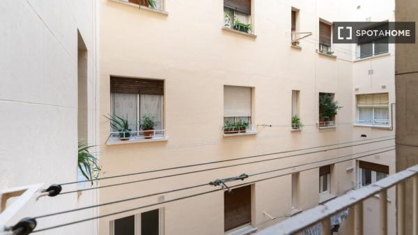 Zimmer zu vermieten in 11-Zimmer-Wohnung in Argüelles, Lissabon