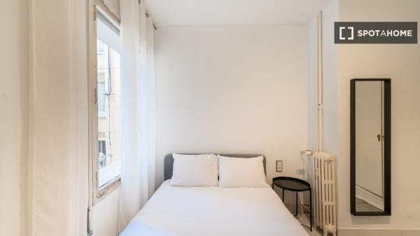 Quarto para alugar em apartamento de 11 quartos em Argüelles, Lisboa