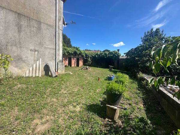 Casa independiente en Lugar Santiso