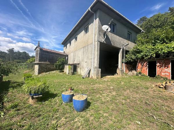 Casa independiente en Lugar Santiso