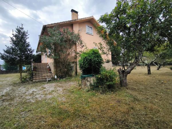 Casa independiente en carretera Obre