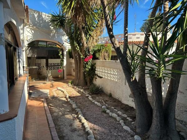 Chalet adosado en calle de la Niña