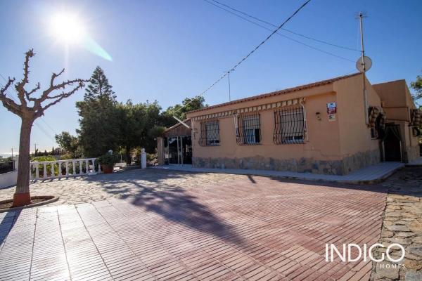 Casa independiente en calle África