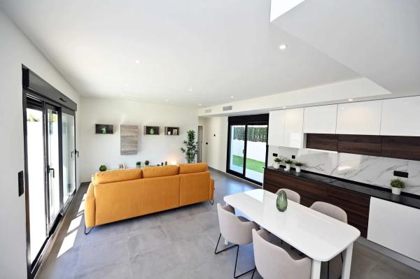 Chalet adosado en calle los Pirineos s/n