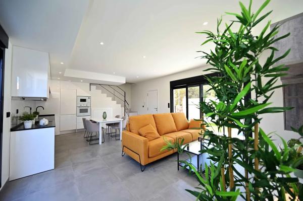 Chalet adosado en calle los Pirineos s/n